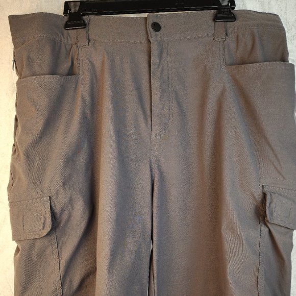 Mens gray size 36 Orvis Stretch Cargo Shorts with Hidden Zippers - EXCELLENT! - Picture 2 of 14